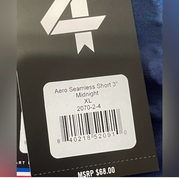 NWT Fourlaps Seamless short. Have sports bra to match in closet (if available) - Picture 4 of 6